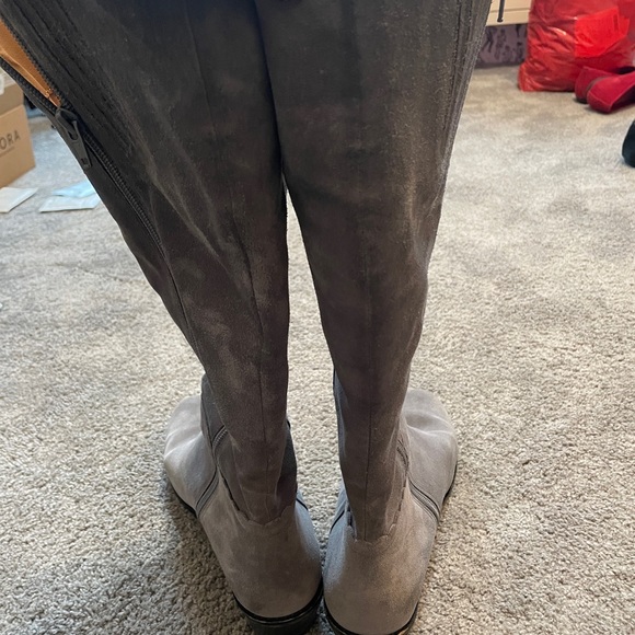 **Vionic Boots** - Picture 9 of 9